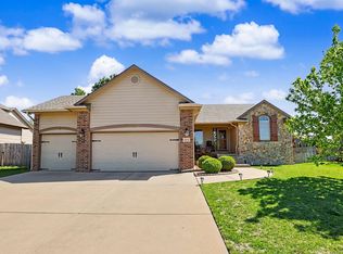 2113 N Walnut Creek Dr, Derby, KS 67037