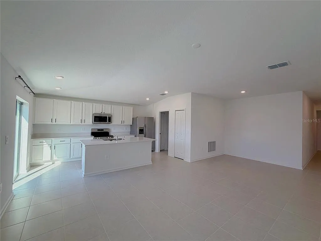 3 bed, 2.0 bath, 1487 sqft, $1,898 — Photo 4