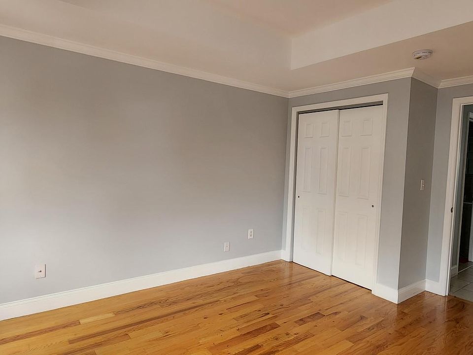 2nd image of 180 Ferry St