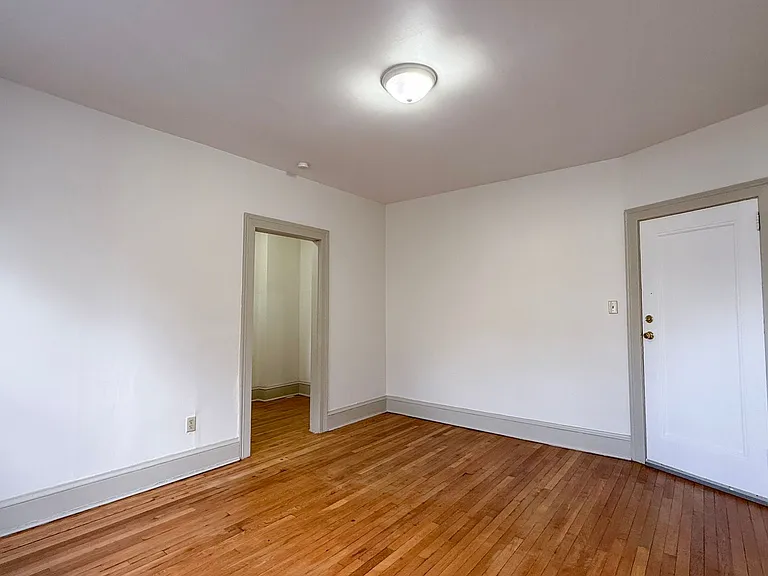 46 Grace St — Photo 8