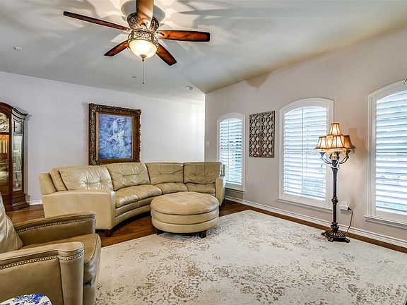 3rd image of 6847 Pistoia Dr