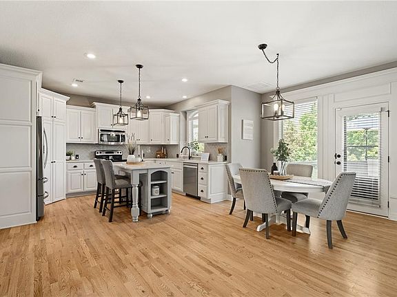 4th image of 10878 S Hastings St