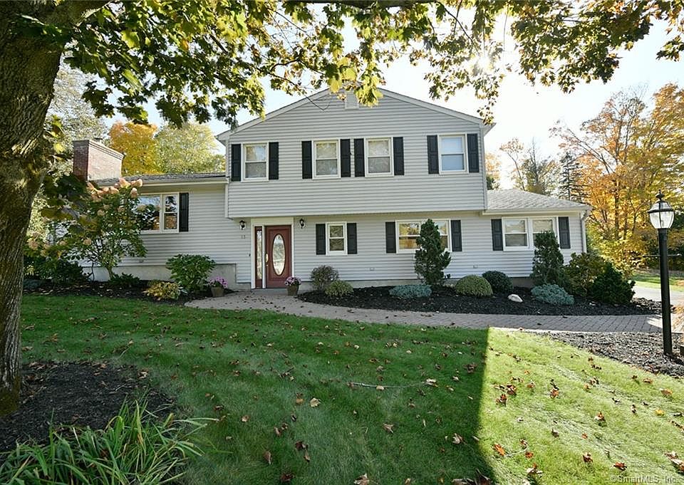 1st image of 15 Amherst Dr