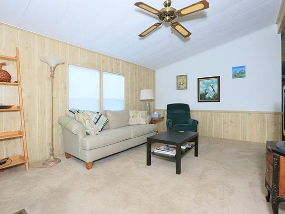 4th image of 633 Puffin Dr
