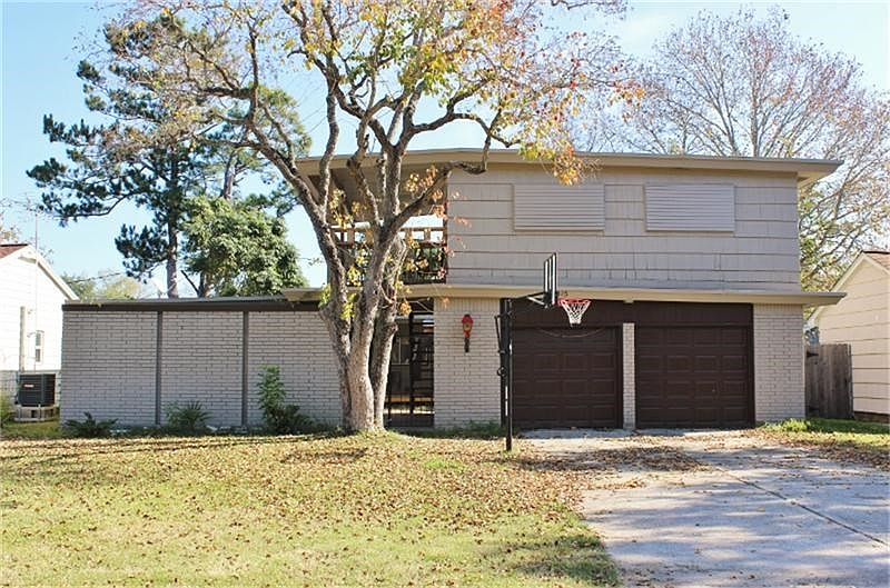 1st image of 3815 Tarpon Ln