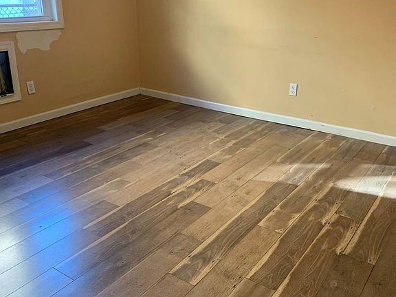 5th image of 297 Norway Ave Floor 1