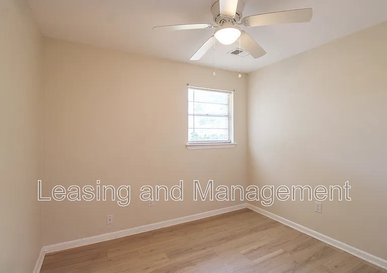 305 Millcreek Dr — Photo 17