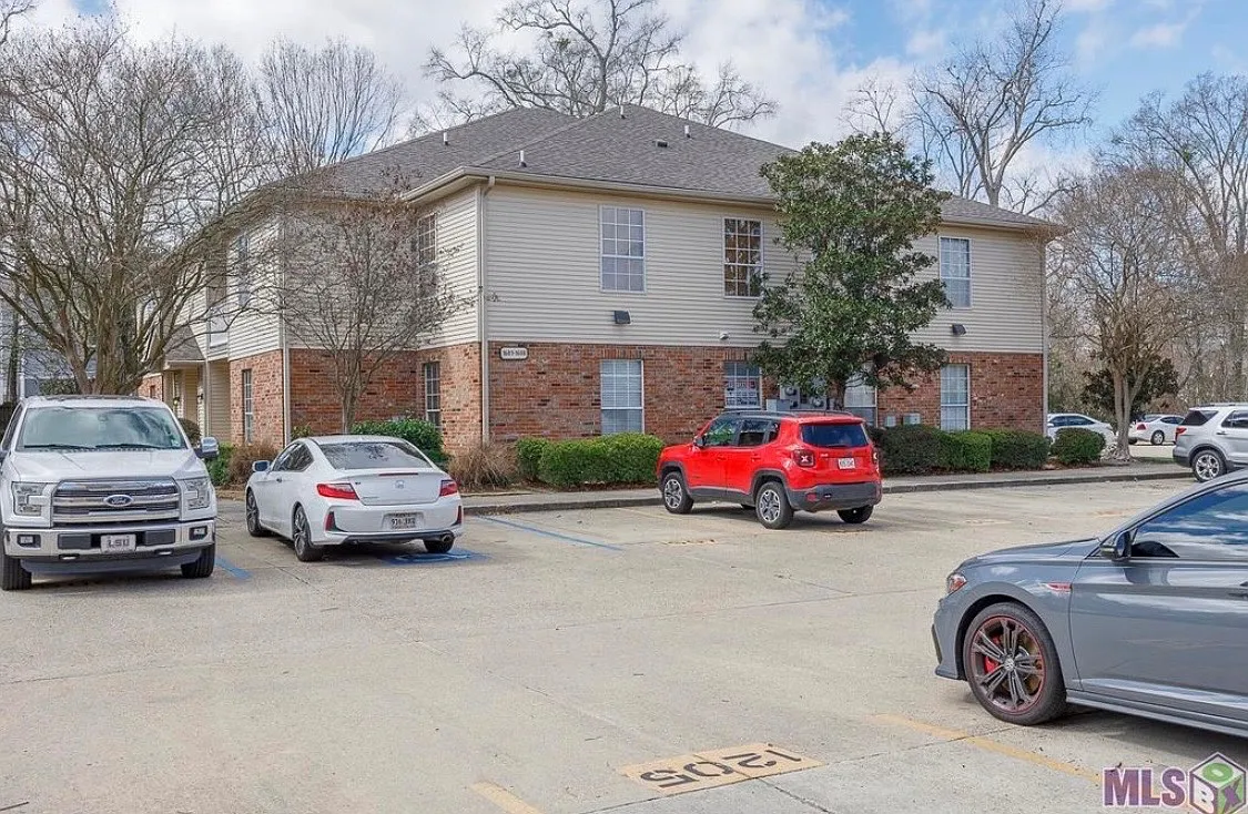 900 Dean Lee Drive - B — Photo 2