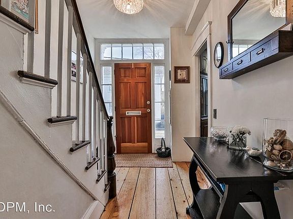 4th image of 7 Charles St #2