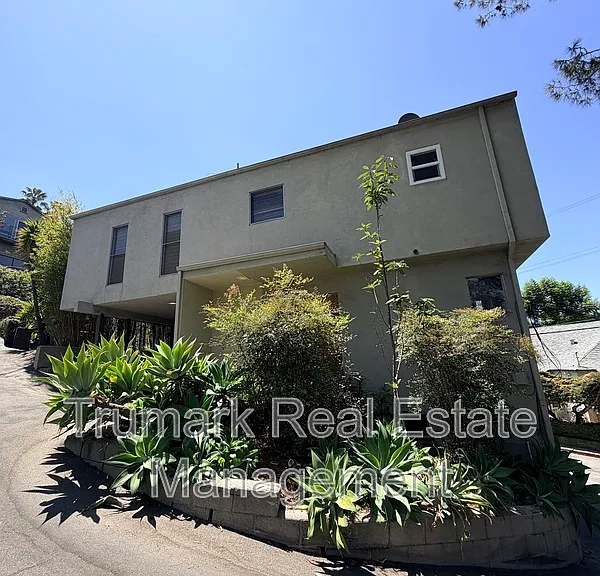 3941 Clayton Ave — Photo 3
