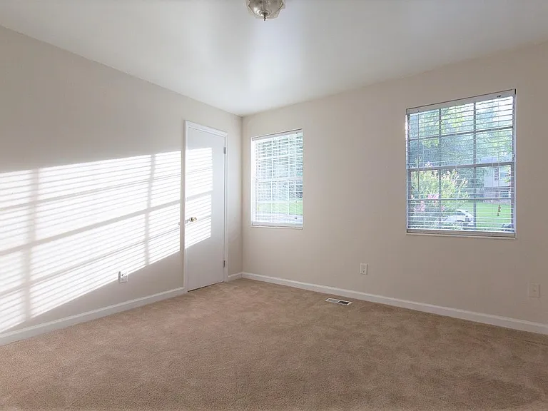 1536 Woodgate Way — Photo 20