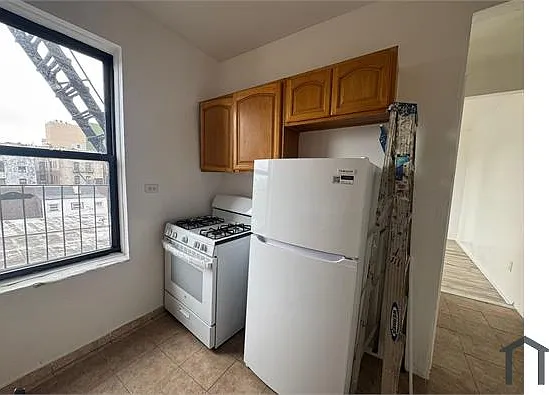 1 bed, 700 sqft, $2,762 — Photo 1