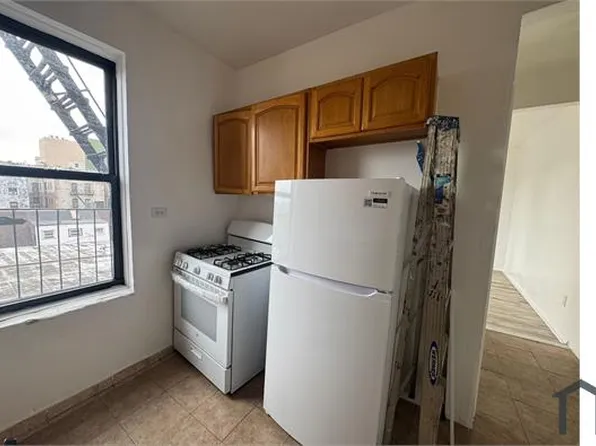 2486 Elm Pl #3D, Bronx, NY 10458