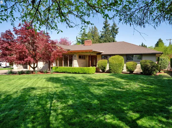 925 Ascot Dr, Eugene, OR 97401