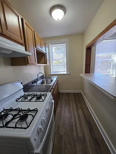 34 Hotchkiss St Photo 1