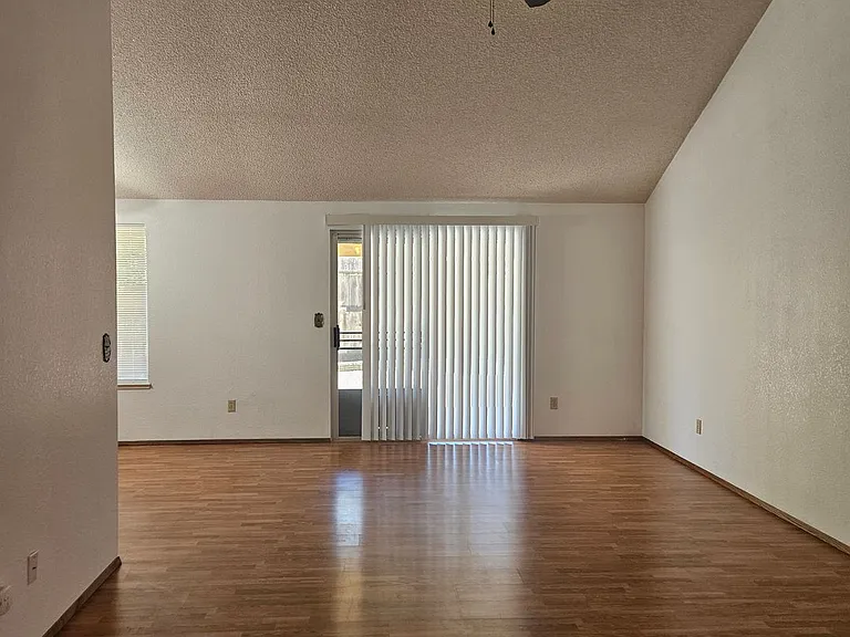 3544 Traveler Ct — Photo 3