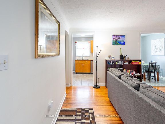 5th image of 35 Parkdale Dr