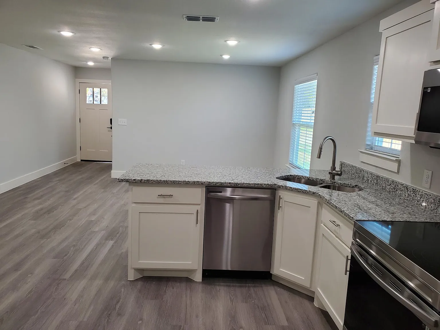 3 bed, 1197 sqft, $1,345 — Photo 3