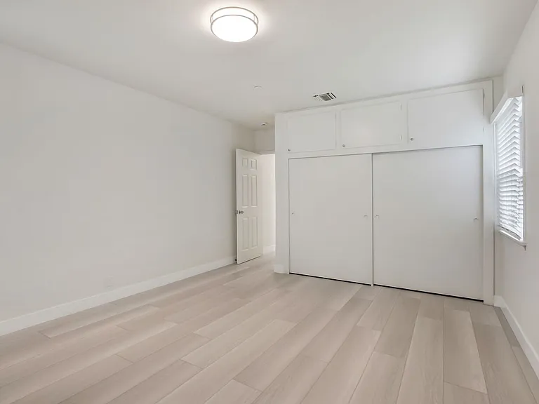 80 S Baldwin Ave - Residential — Photo 6