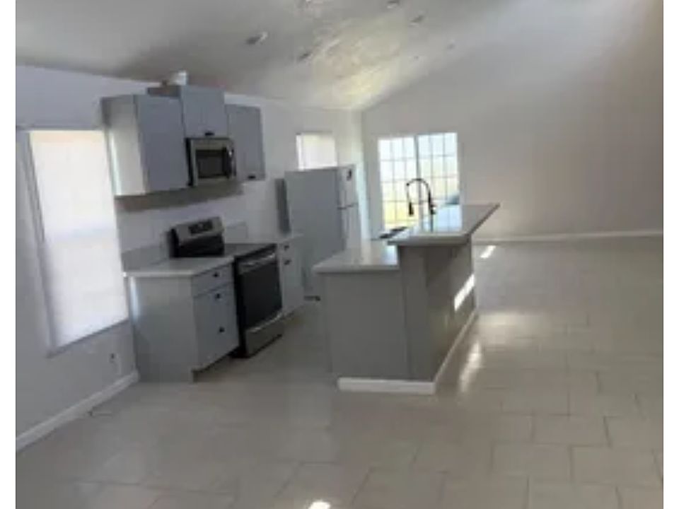 2nd image of 1831 Gage St