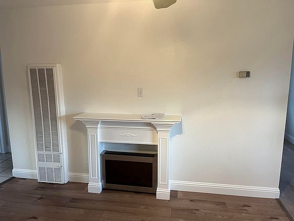 2nd image of 3045 Pearl Ave #4