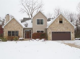 493 White Wood Dr, Valparaiso, IN 46383