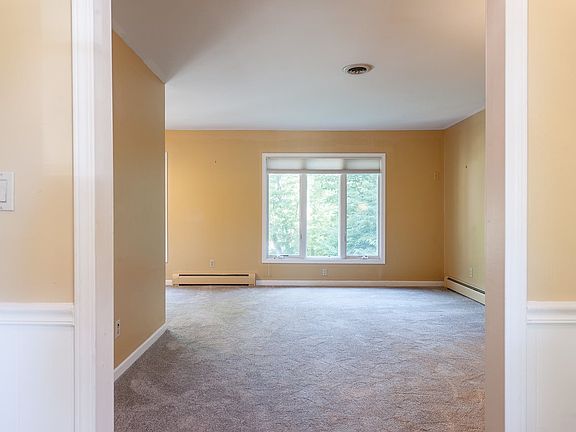 4th image of 1423 E Clairmont Pl