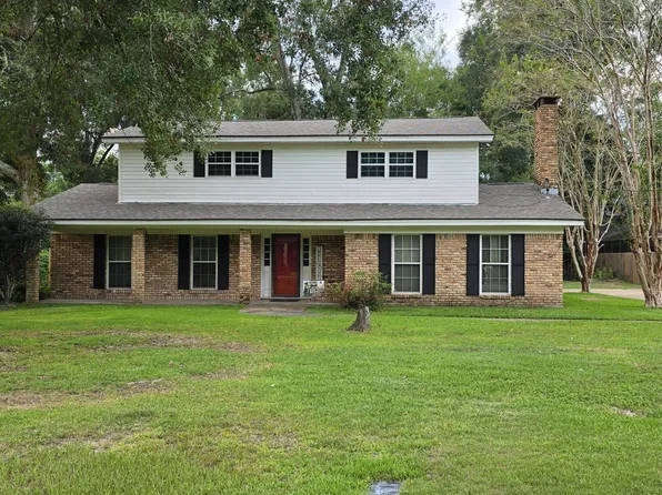 1208 Hickory Hill Dr, Gautier, MS 39553