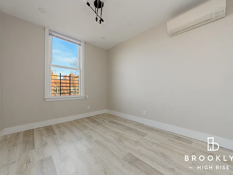 739 6th Ave #2R — Photo 5