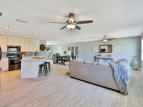 3rd image of 30 Saratoga Cir N