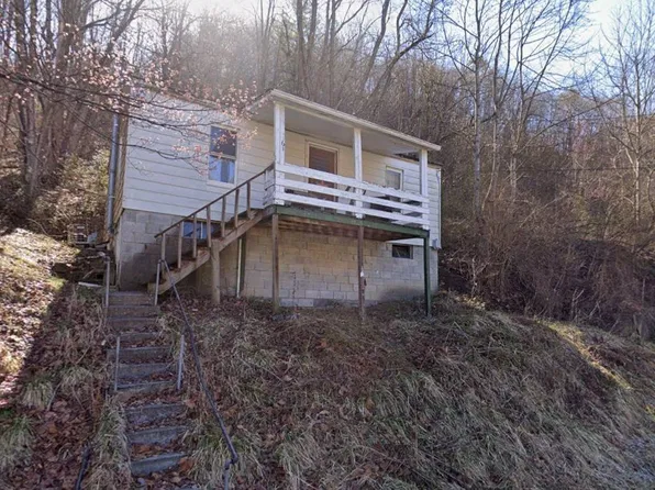 83 Chapel St, Herndon, WV 24726
