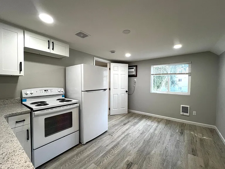 201 North 10th Street - Gateway Apartments — Photo 11