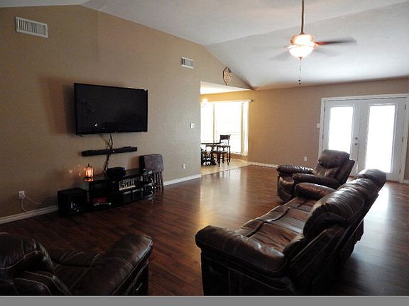 4th image of 739 Oyster Creek Dr