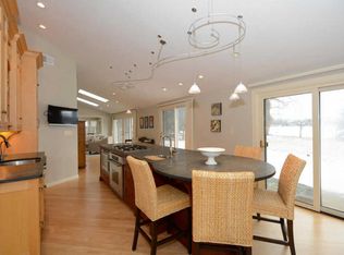 N62W30615 Beaver View Rd, Hartland, WI 53029