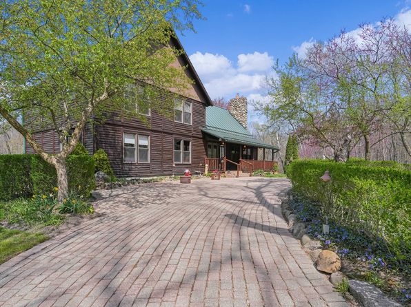 9547 Downes St NE, Lowell, MI 49331