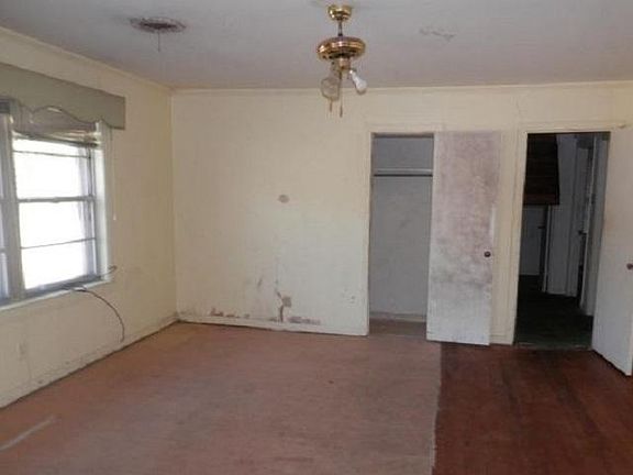 3rd image of 2100 W 32nd Ave