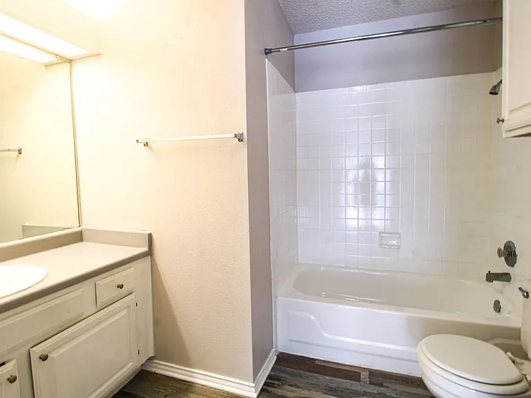 3815 Bremen Ave — Photo 24