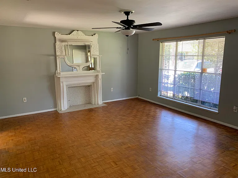 2504 Middlecoff Dr — Photo 3