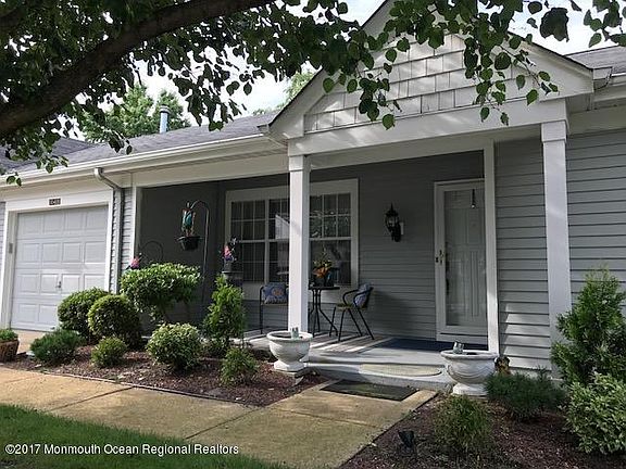 2nd image of 1041B Canterbury Dr