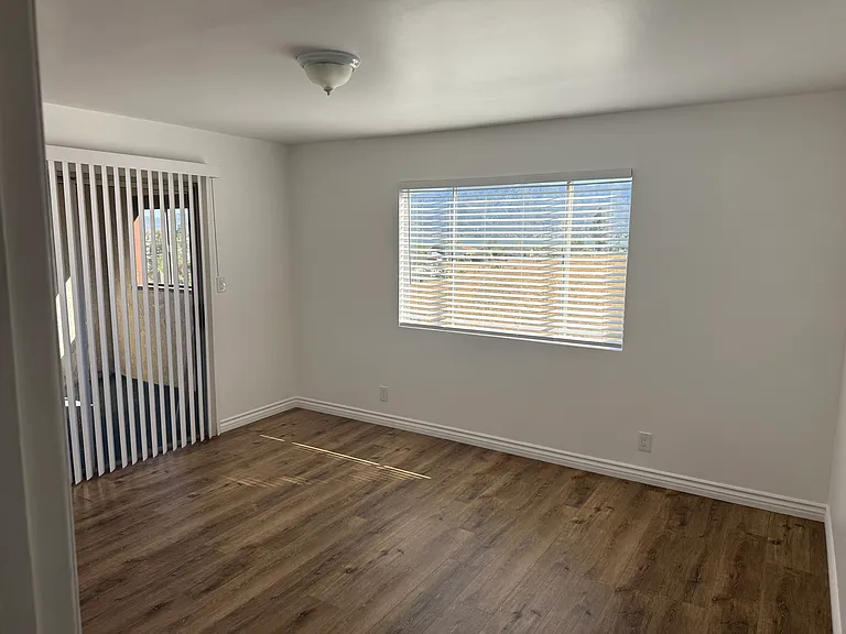 30400 Morton Ave — Photo 8