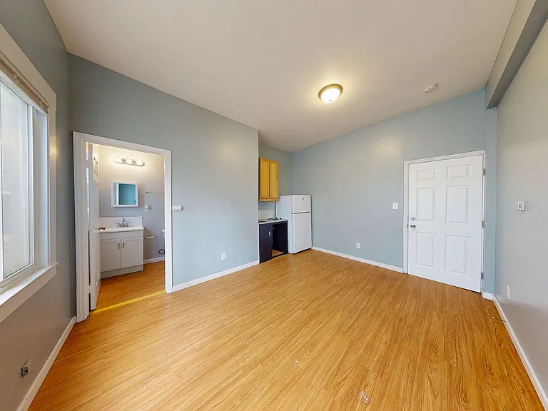 1607 2nd Ave - Studios: ONE MONTH FREE RENT!! — Photo 10