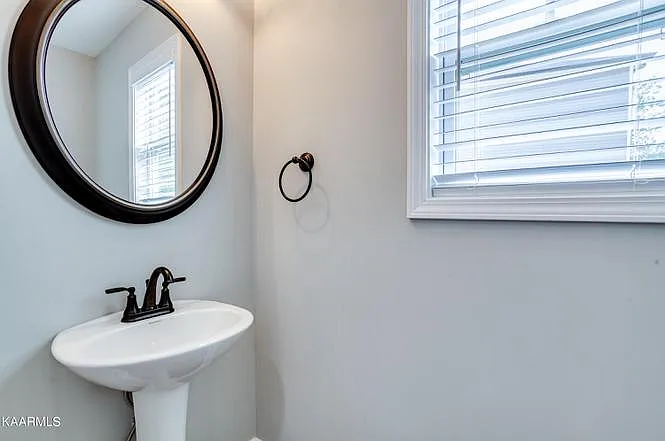7936 Poplar Grove Ln — Photo 15