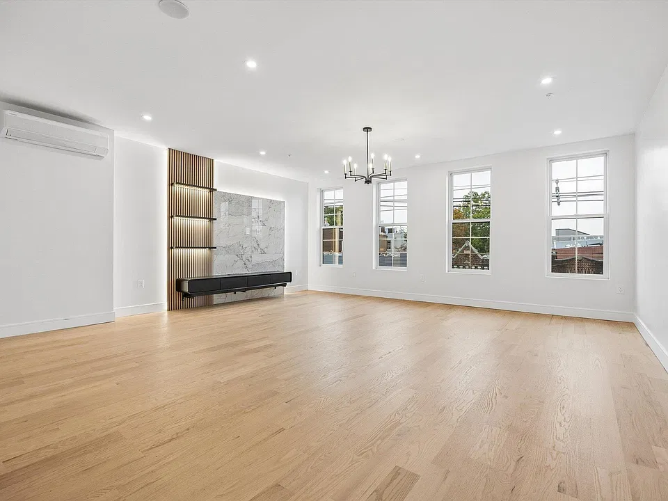 1123 Summit Ave #3