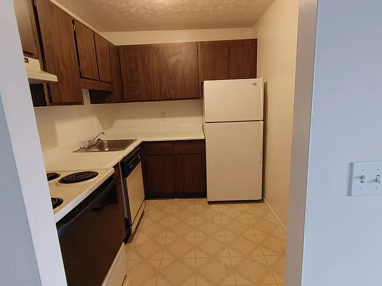 123-127 Fox Hill Ln — Photo 4