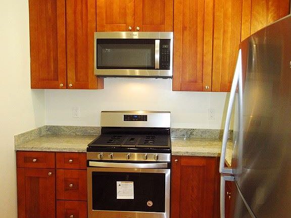 4th image of 1349 Greenwich St APT 3