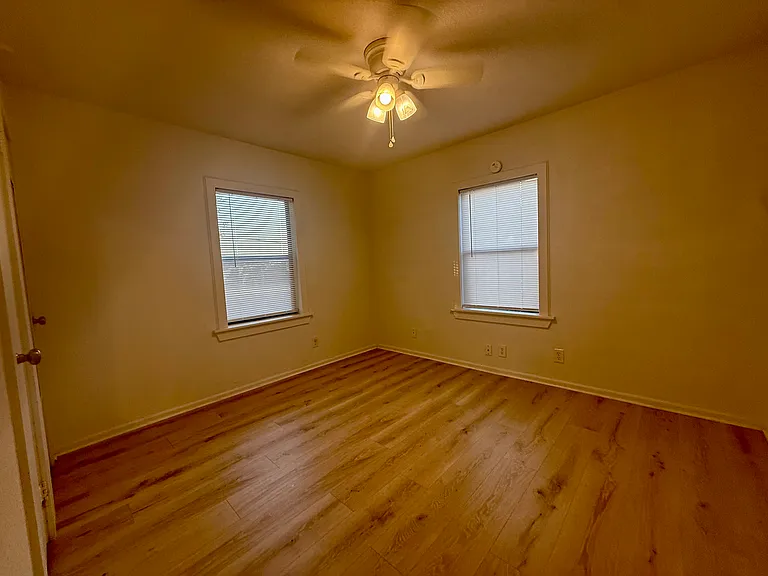 620 W Avenue B — Photo 42