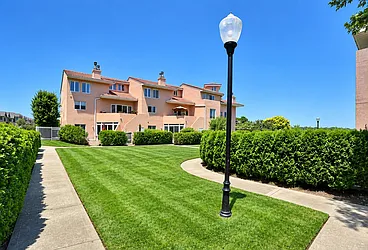52 Harbour Court