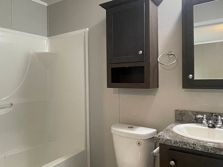 98 E Manor St — Photo 10