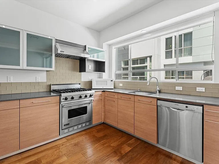 4151 Redwood Ave #305 — Photo 11