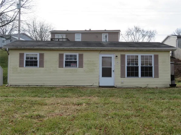 33787 Hale Ln, Brighton, IL 62012